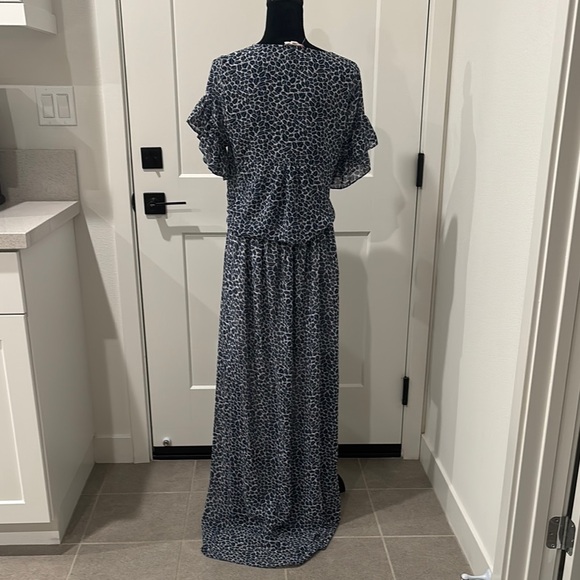 Elegant Blue Patterned Maxi Dress - Picture 3 of 6